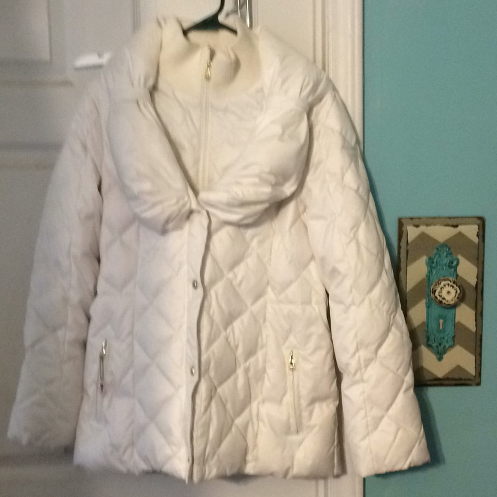 LIKE NEW GUESS SKI COAT